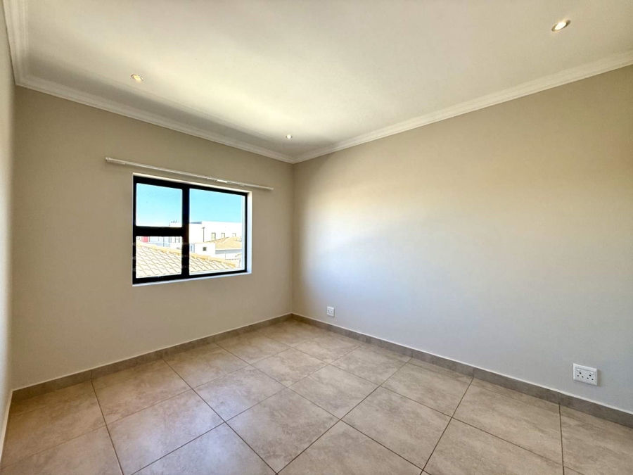 To Let 5 Bedroom Property for Rent in Parklands North Western Cape
